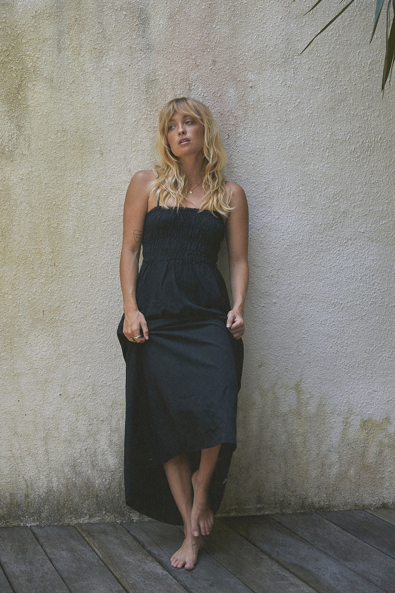 Classic Shirred Midi Dress Black