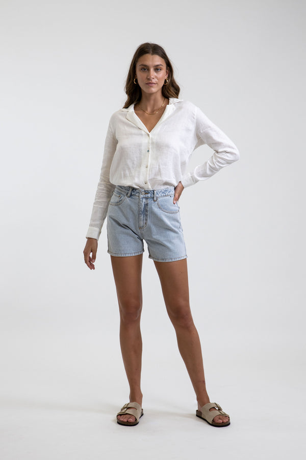 Classic A-line Denim Short Light Wash